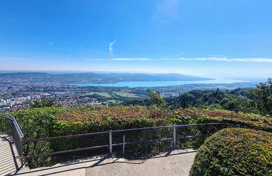 Uitzicht vanaf de Uetliberg op Zurich en Zurich See