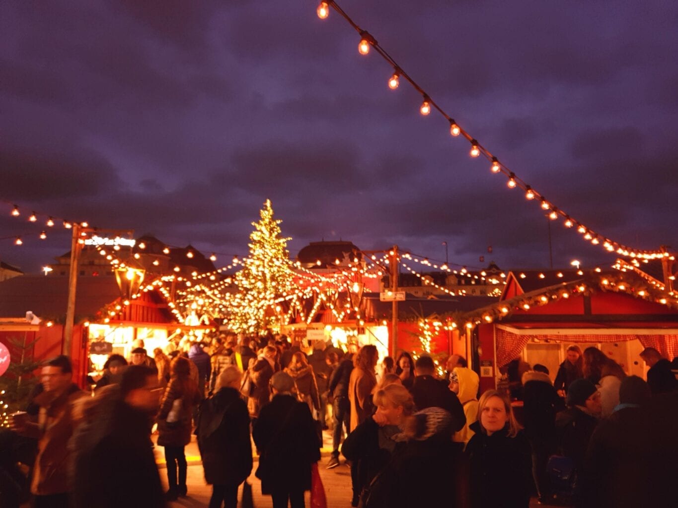 Weihnachtsmarkt bij Operahouse in Zurich