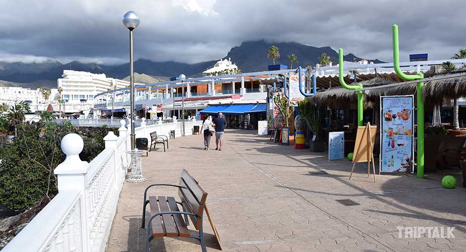 Winkelcentrum bij het strand van Playa Fanabe van Costa Adeje