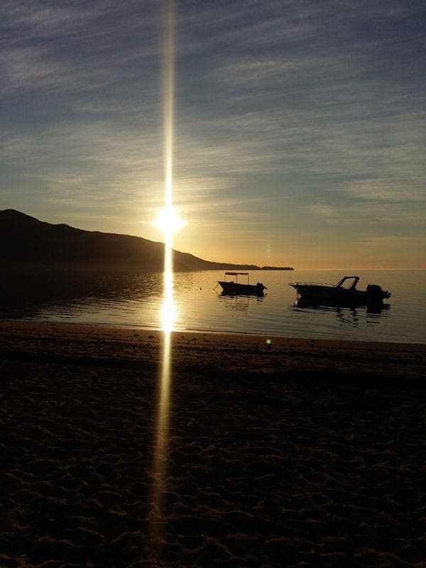 Zonsondergang bij zee op Mauritius