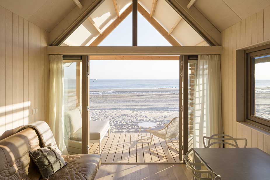 Vakantiehuisje aan zee op strand in Vlissingen