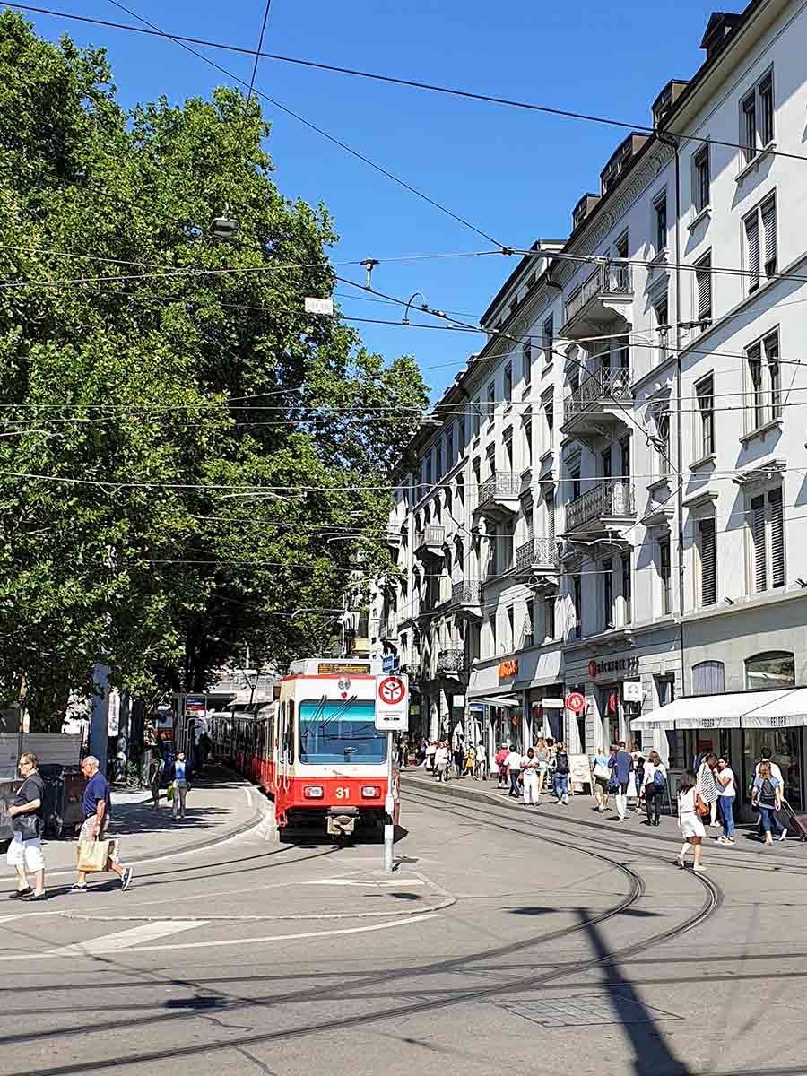 Makkelijk reizen met de tram tijdens je stedentrip in Zurich