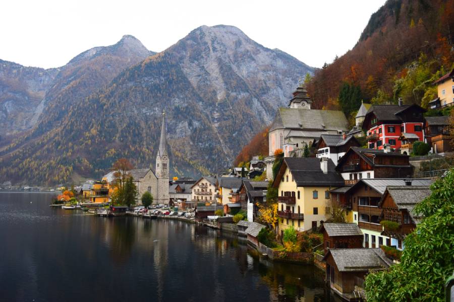 uitzicht op Hallstatt in Oostenrijk in de herfst.