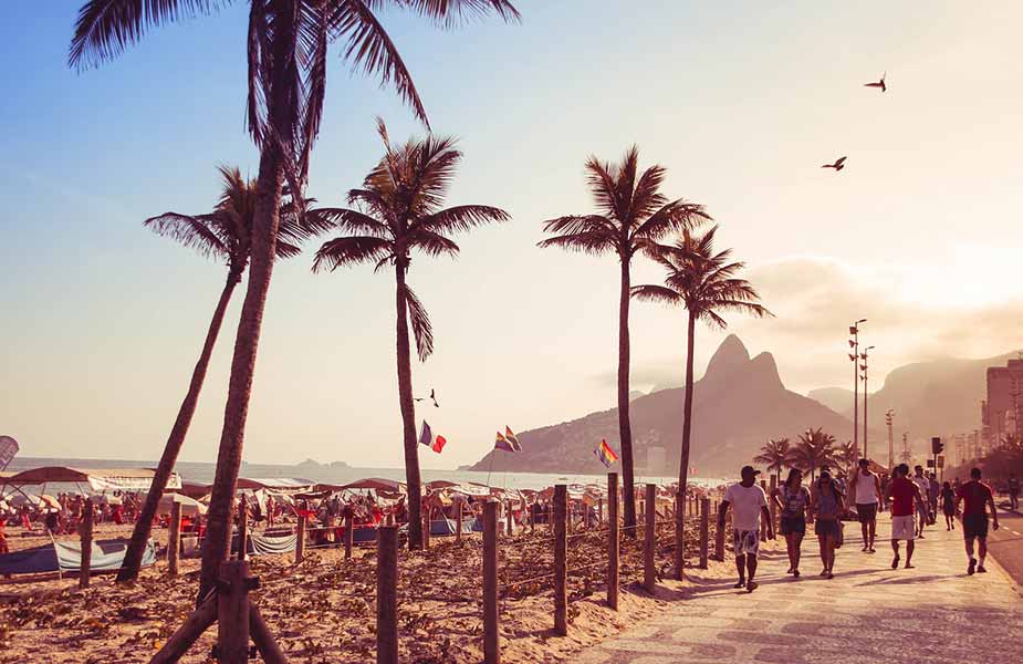 Boulevard langs de Copacabana in Brazilië