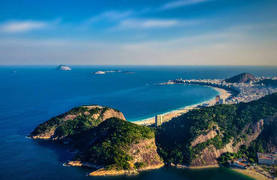 Uitzicht op het Copacabana strand in Rio de Janeiro