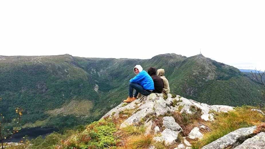 Marouane op een berg in Noorwegen