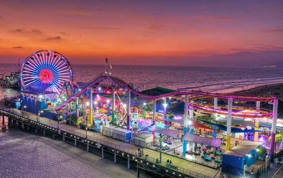 Het amusementspark Pacific Park op de pier van Santa Monica