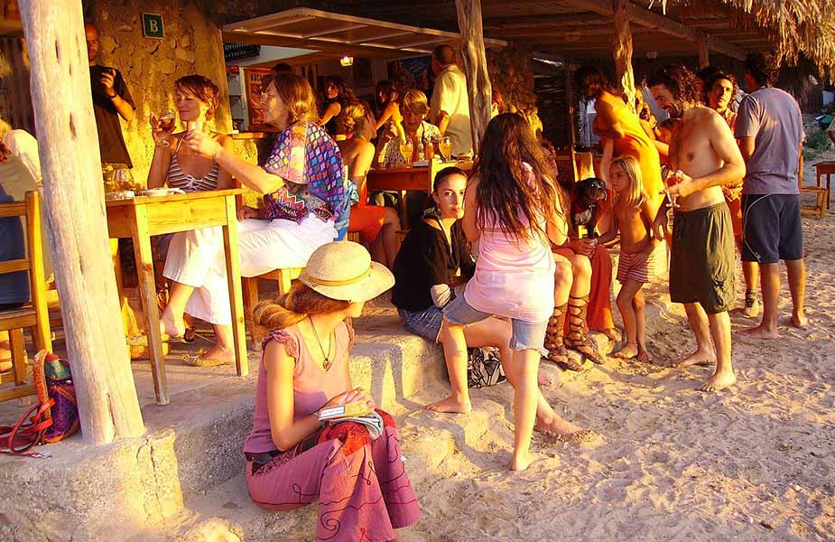 Zonsondergang op een strand op Ibiza