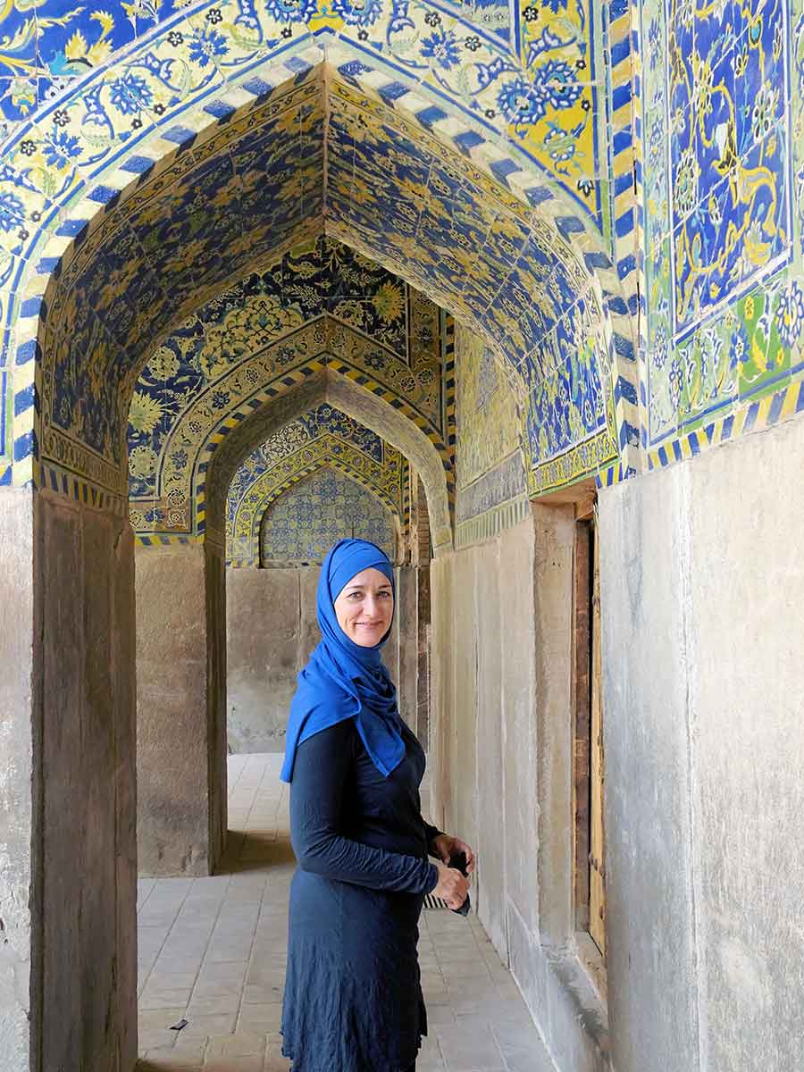 Anika in de moskee in Iran