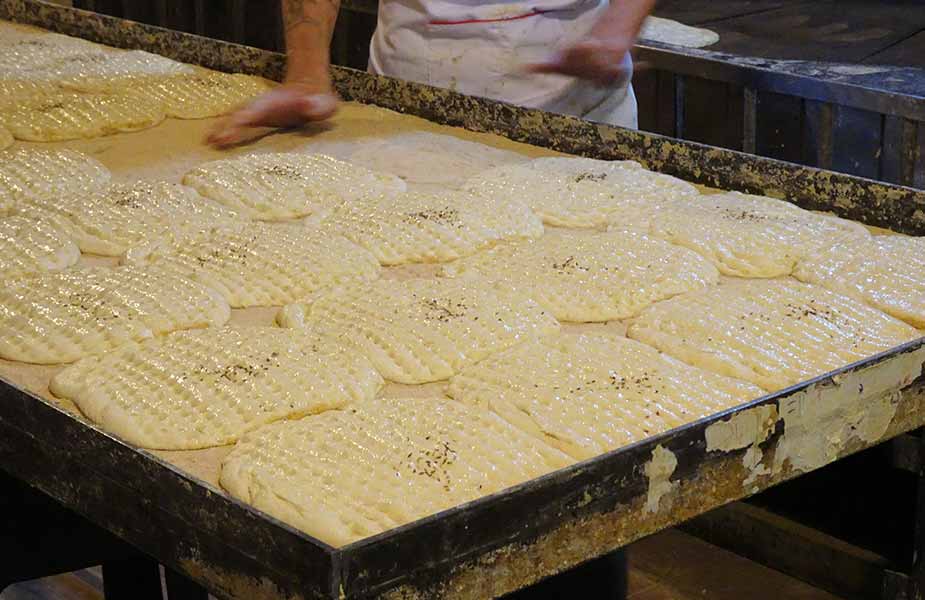 Brood bakken in de bakkerij