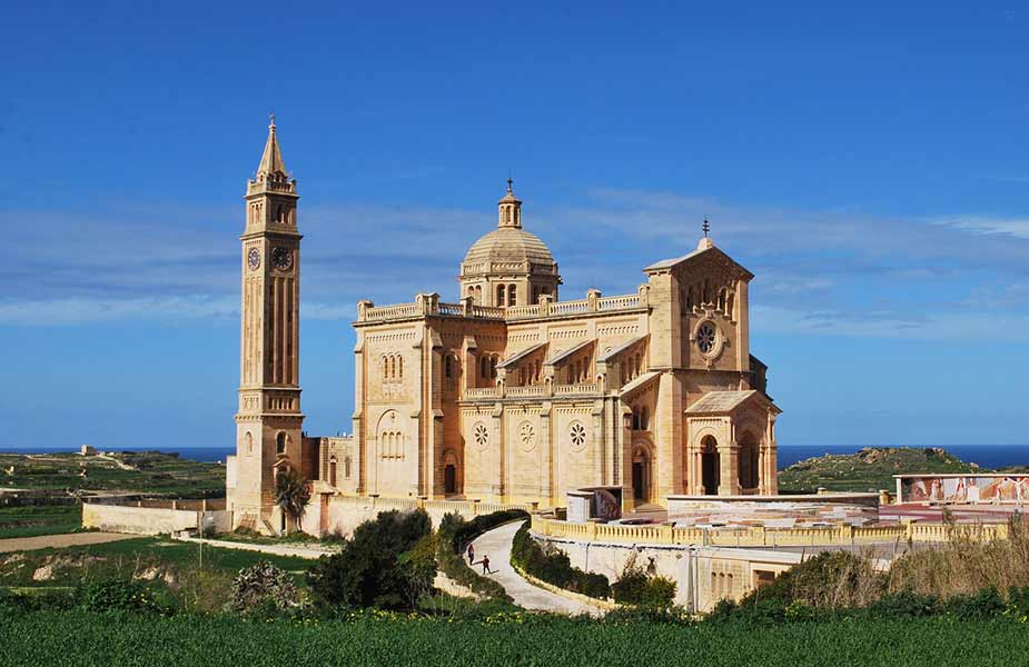 De prachtige basiliek Ta Pinu op het eiland Gozo bij Malta