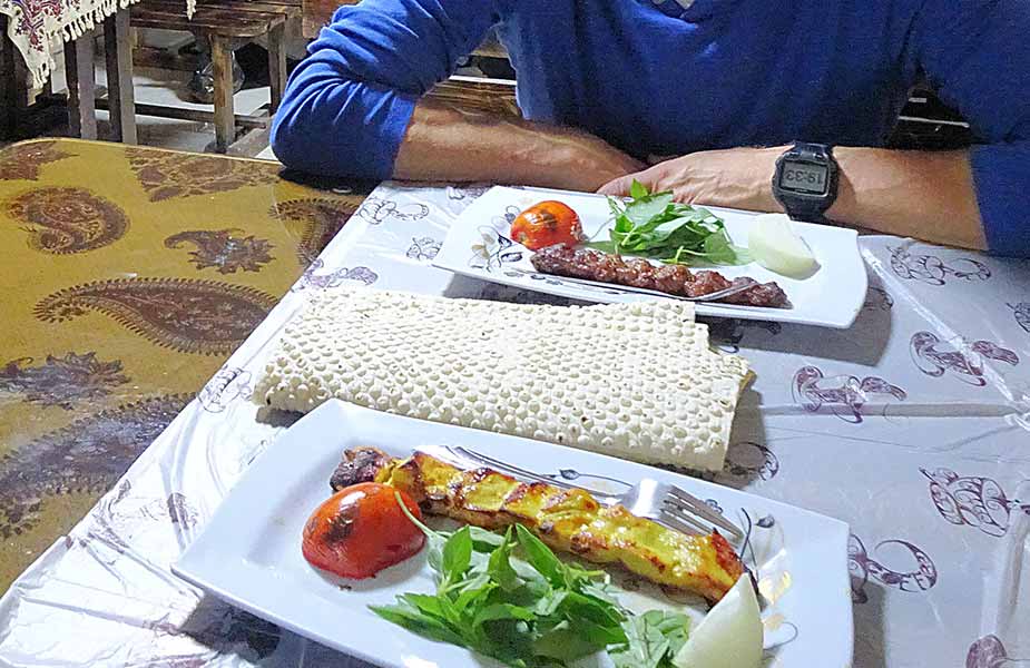 Het bubbeltjes brood op tafel