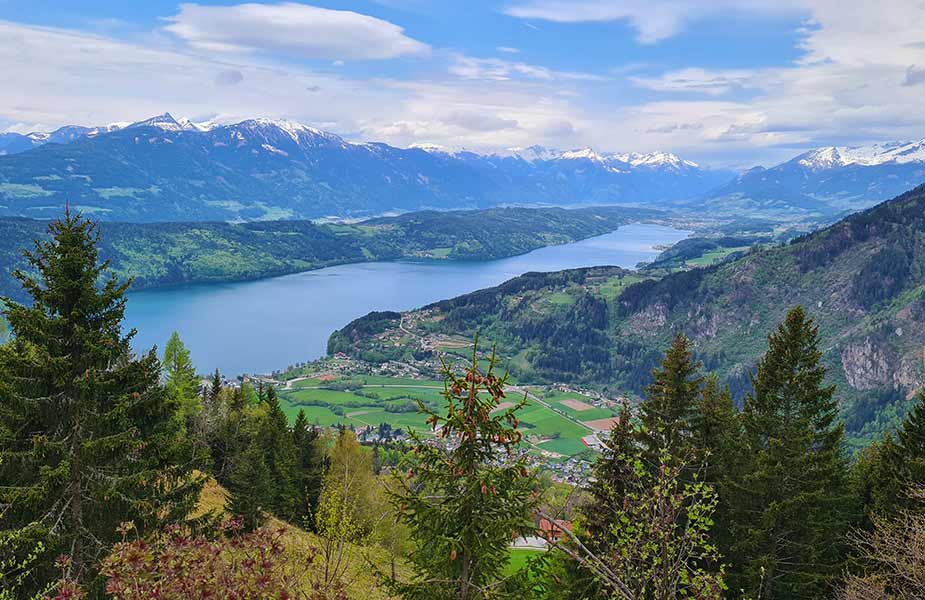 Subliem uitzicht op de Millstattersee bij Radenthein