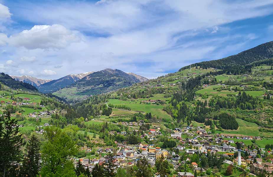 Uitzicht op Radenthein in Oostenrijk 