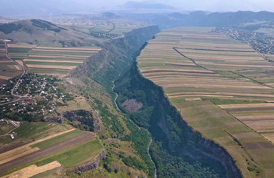 De Dzoraget Canyon bij Lori in Armenie van bovenaf gezien