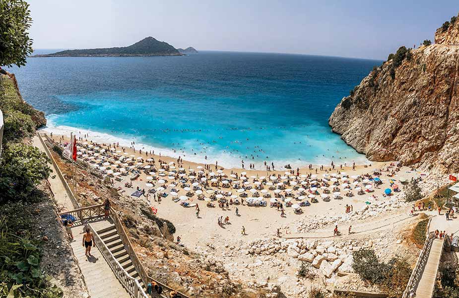 Strand bij de Turkse badplaats Antalya