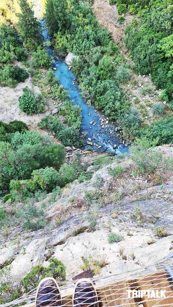 Rivier in de diepe kloof