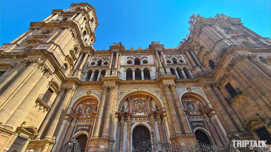 De gevel van de kathedraal in Malaga