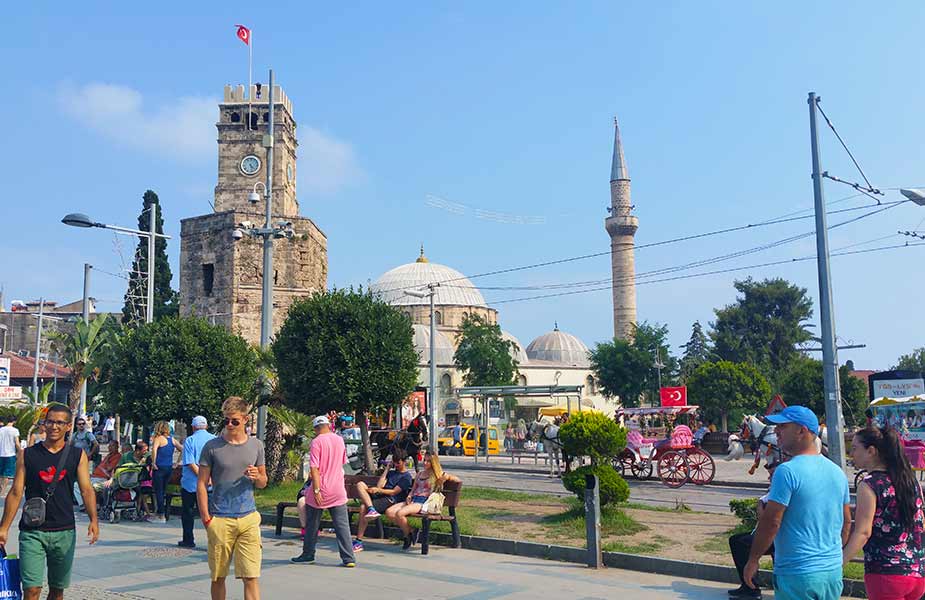 Doen in Antalya, bezoek de Kesik Minaret  moskee