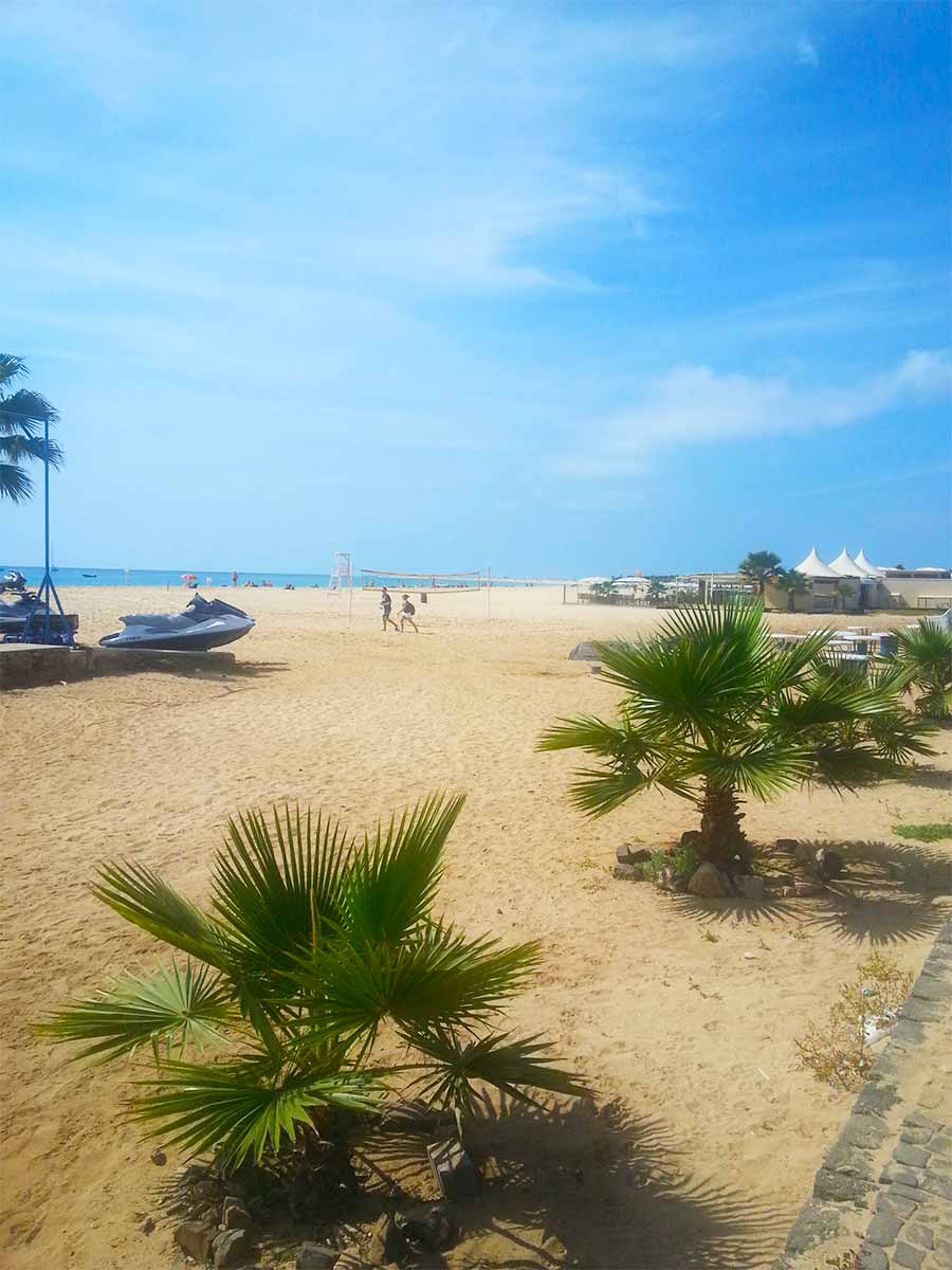 Eten en drankjes aan dit strand op Sal op Kaapverdie