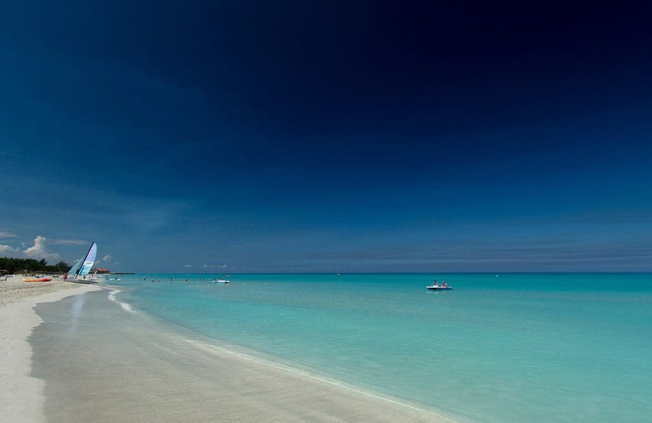 Het mooie Varadero strand op Cuba