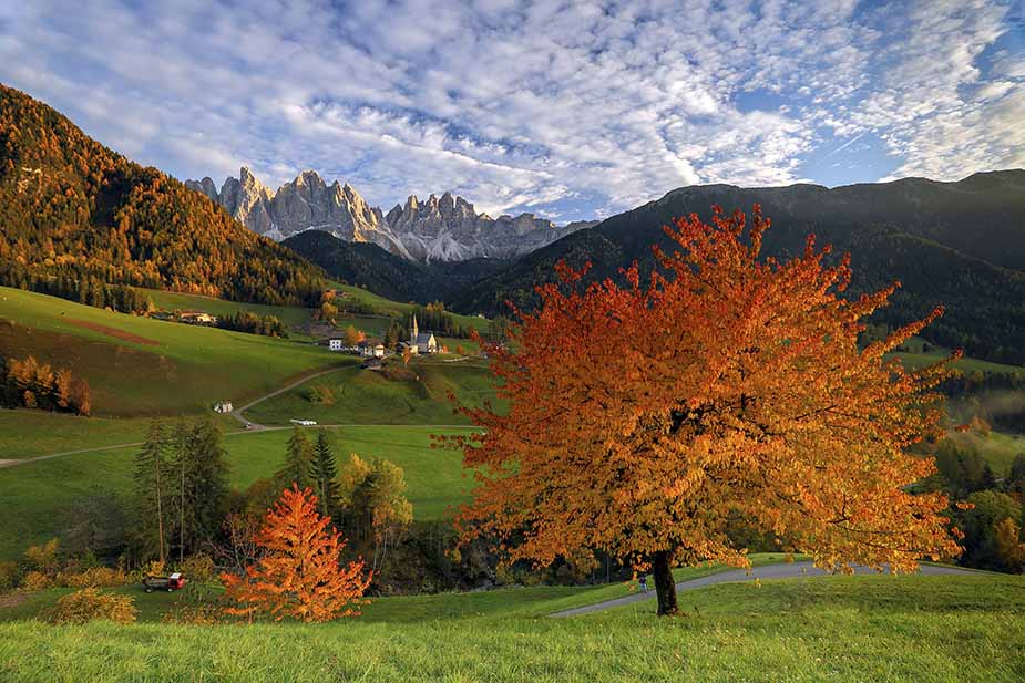 Geisler Group_St. Magdalena church tips zuid tirol törggelen