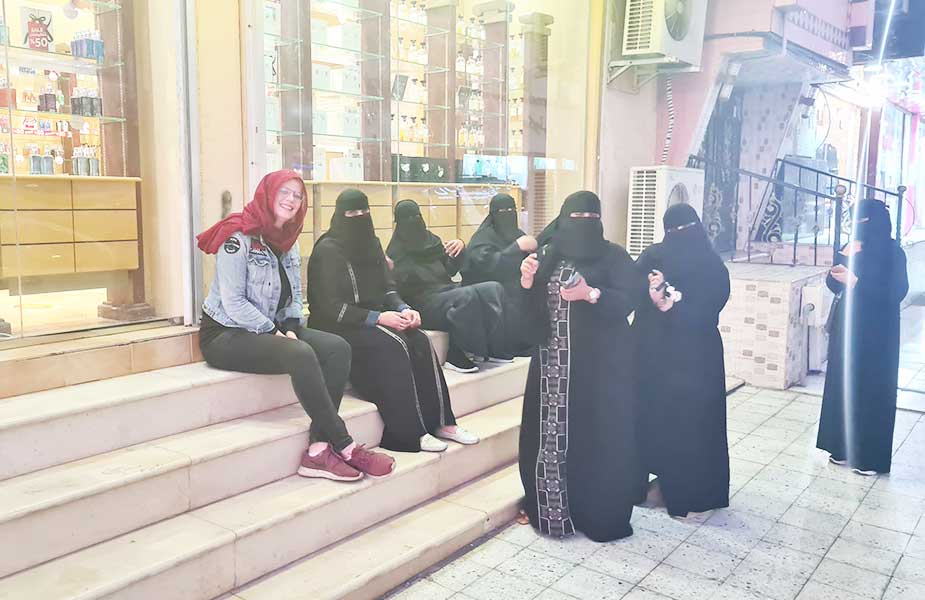 Maartje met Saoedische vrouwen