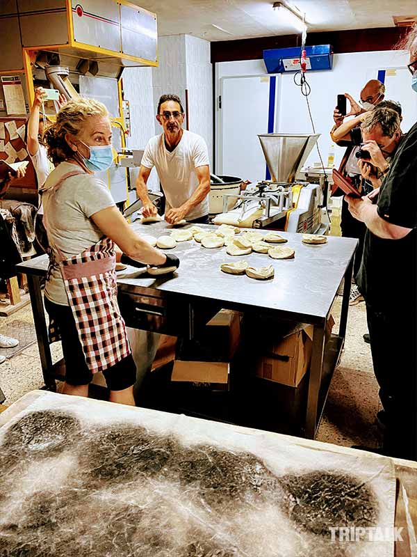 ambachtelijk brood bakken in de bakkerij Corrales del Vinio