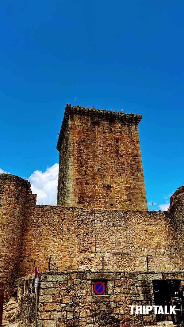 Toren van het kasteel in Miranda del Castanar Castilie en Leon
