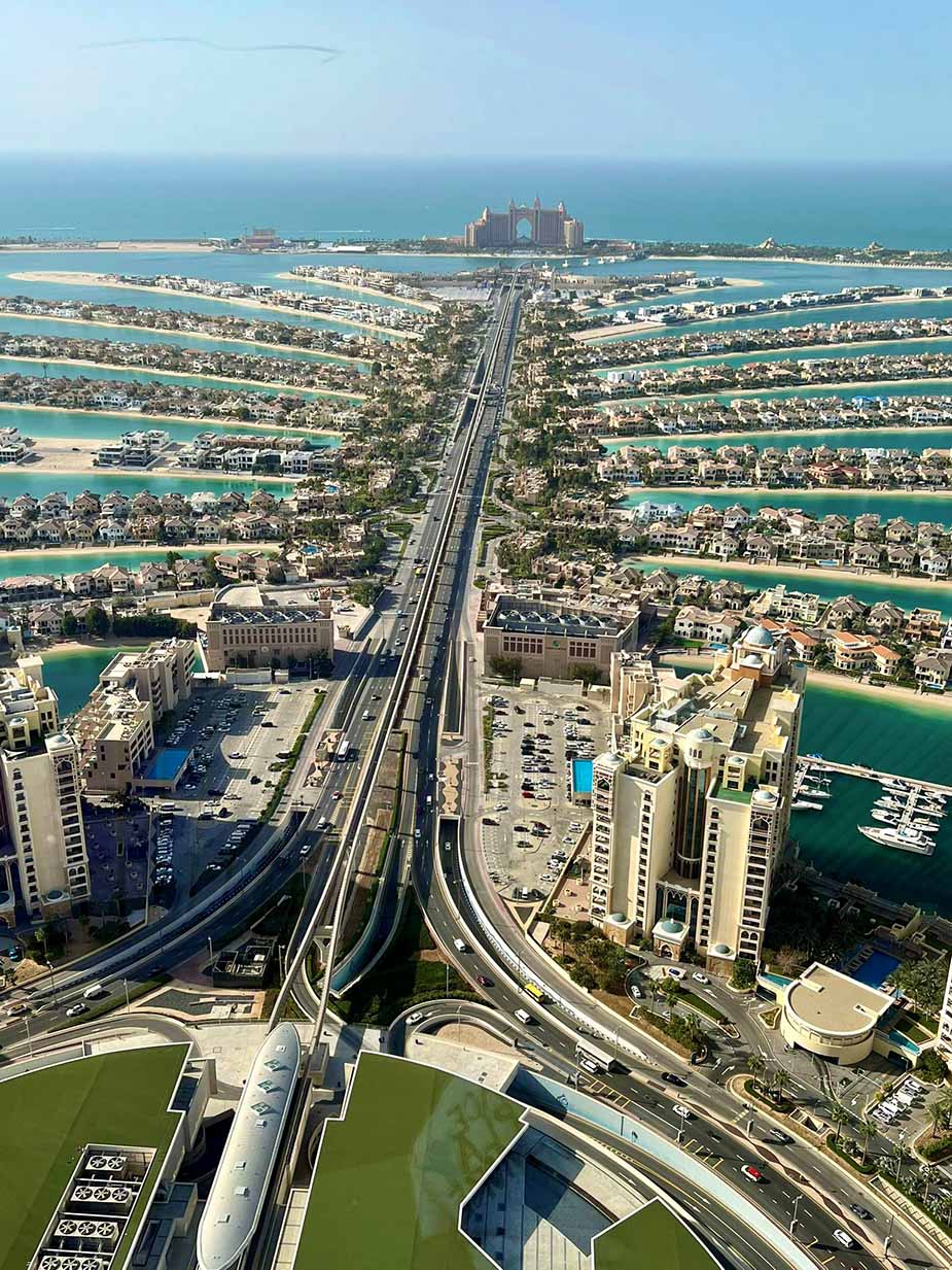 Een van de bezienswaardigheden Dubai: de toren Palm island dubai