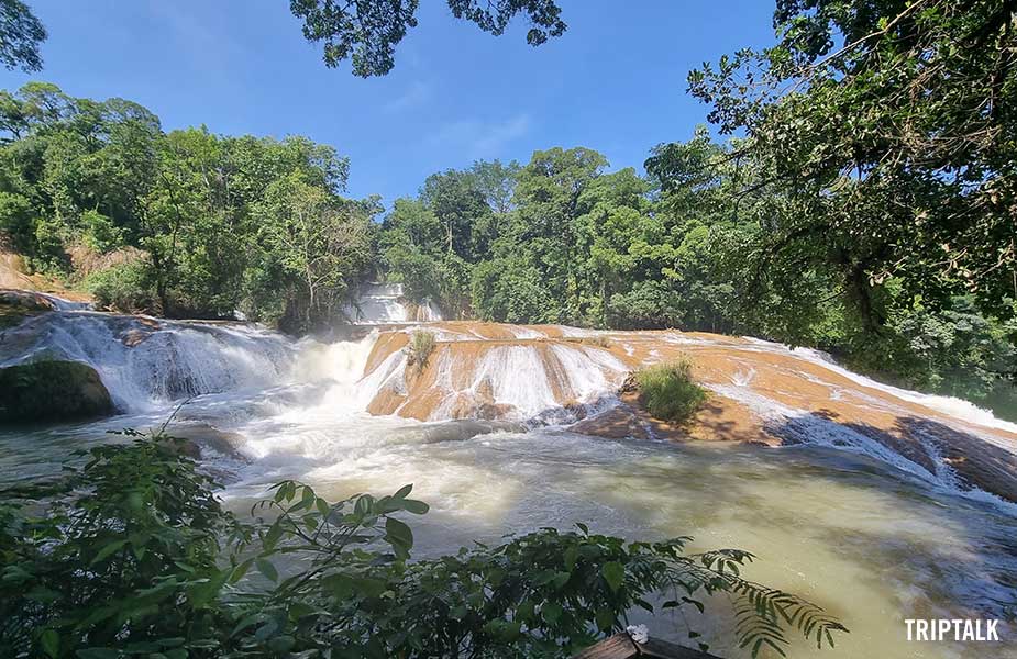 De Agua Azul waterval op de route naar Palenque tijdens je reis door Mexico