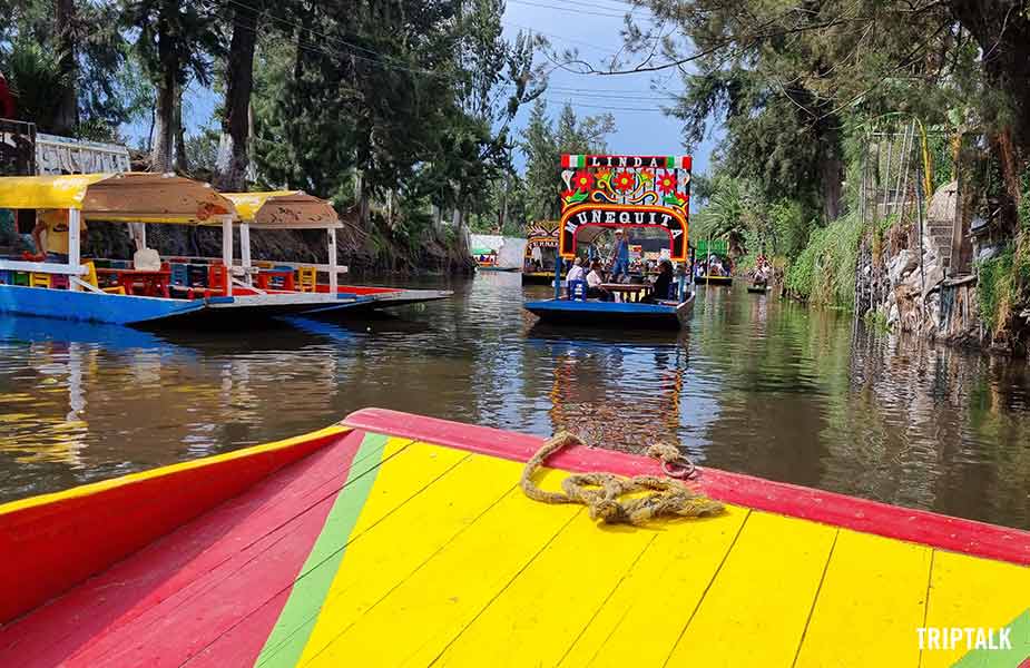 Varen over de Xochimilco-rivier