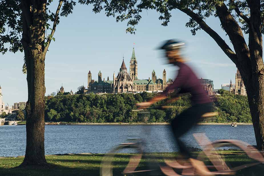 fietsen langs de bezienswaardigheden in Ottawa