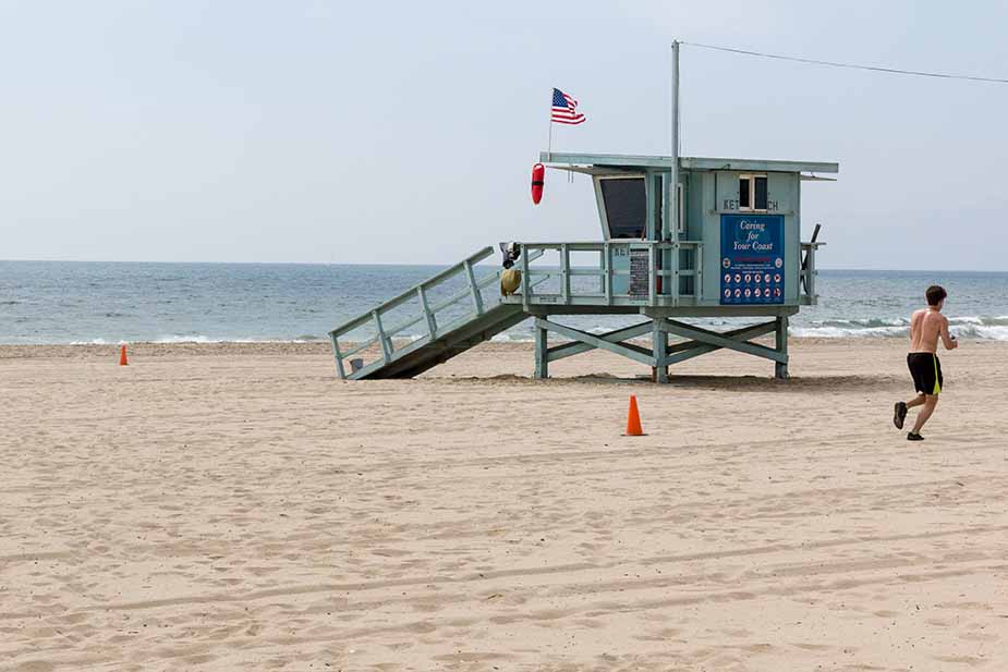 Strand van Venice beach in Los Angeles waar een rondreis camper West Amerika vaak eindigt.