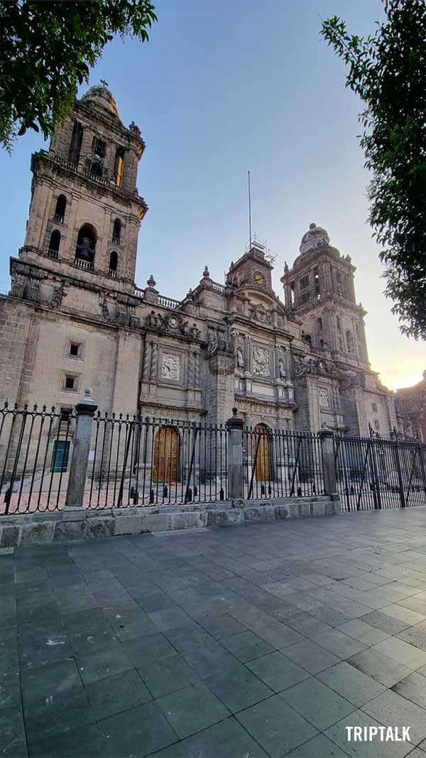 Zien tijdens je reis naar Mexico, deze kathedraal op het centrale plein in Mexico stad