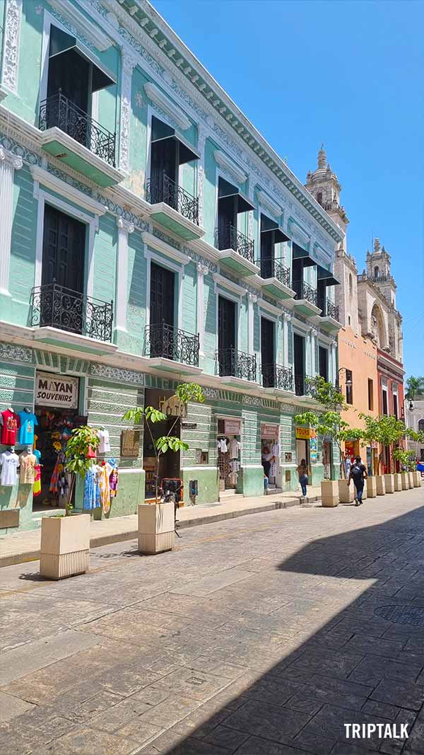 Gezellige kleurrijke straat in Merida in Mexico