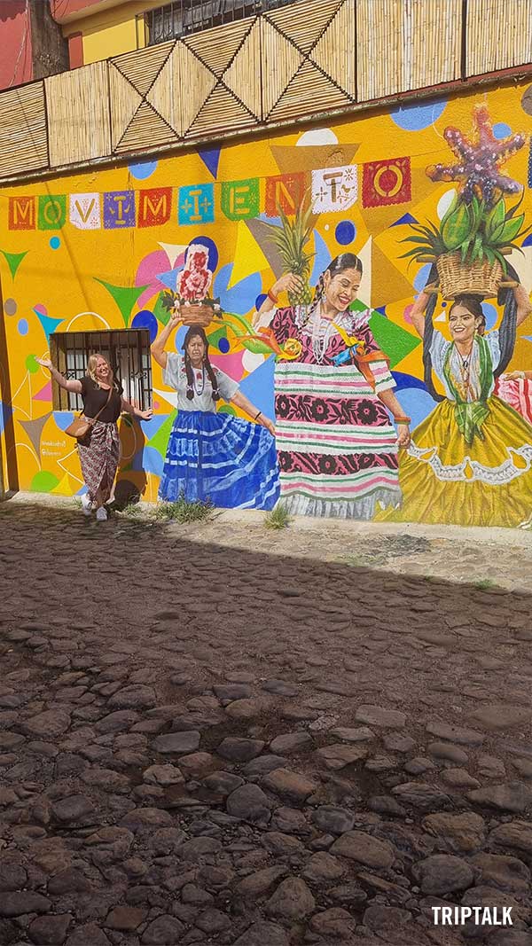 Street art in een straatje in Oaxaca