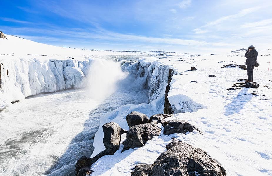 Waterval tijdens de winter in Noord IJsland