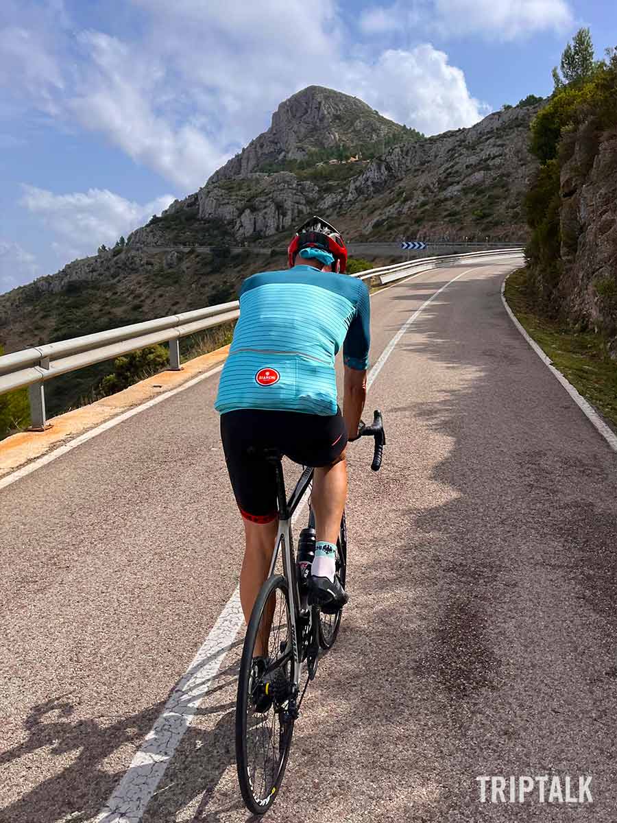 Bob tijdens fietsen rond Calpe