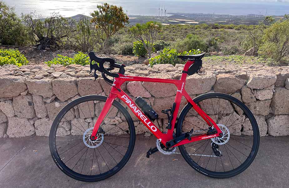 Wielrennen met Pinarello racefiets op Tenerife