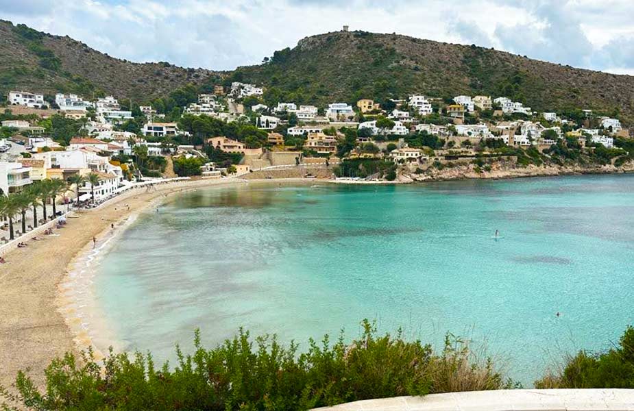 Strand Cala el Portet bij Moraira