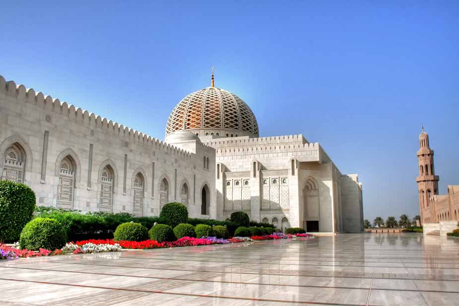 Sultan Qaboos Grand Mosque in Muscat, zeker bezoeken tijdens je vakantie in Oman