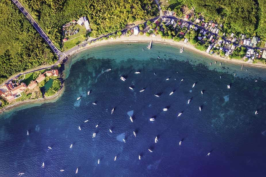 Purple Beach op Dominica