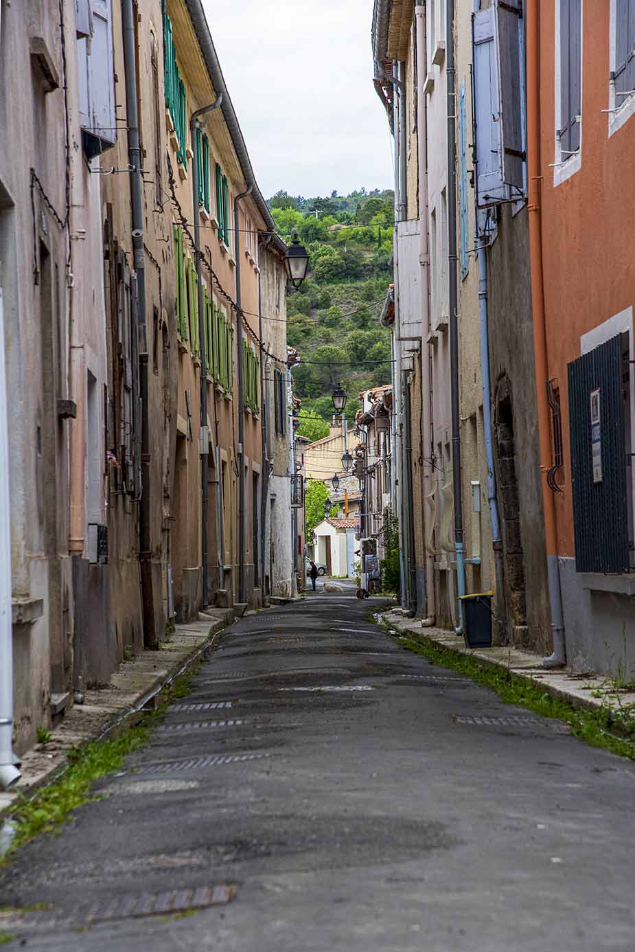Smalle straatjes in La Serpent in Zuid-Frankrijk