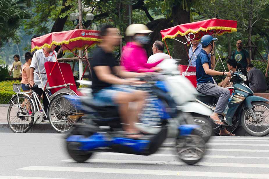 Het drukke verkeer in Hanoi