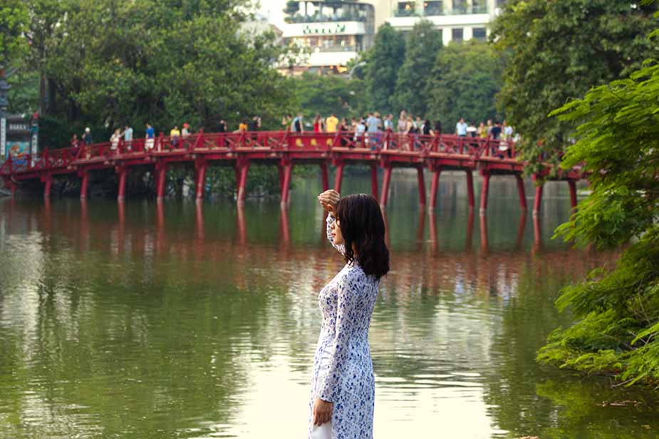 Hoan Kiem meer in Hanoi bezoeken tijdens het reizen door Noord Vietnam