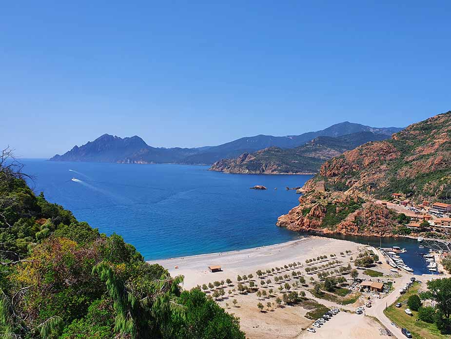 Het strand van Porto op Corsica