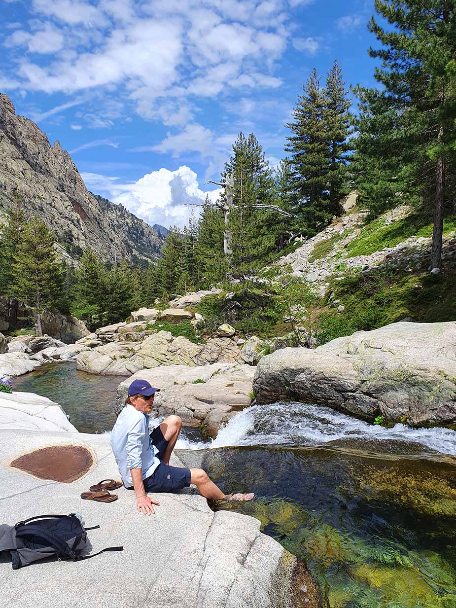 Het dal van Restonica op Corsica tijdens het wandelen