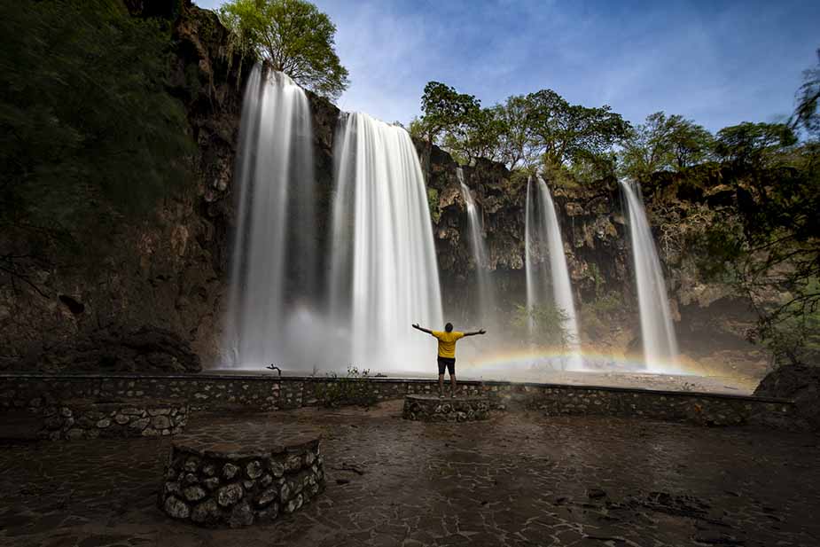 Wandelen in Oman bij watervallen