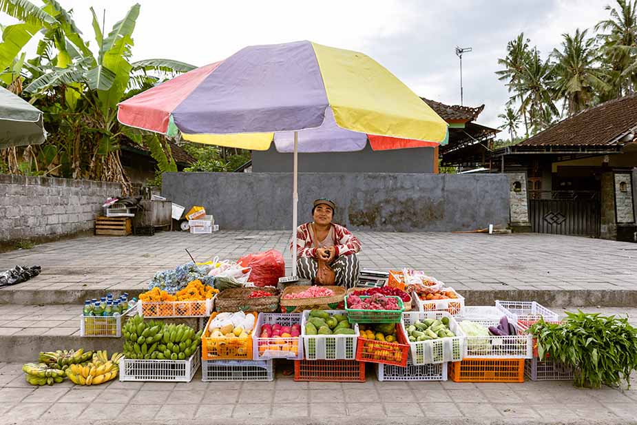 Straatverkoper op Bali